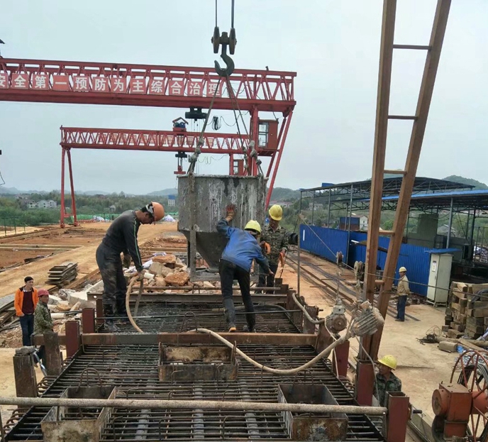 致辛勤的路橋人