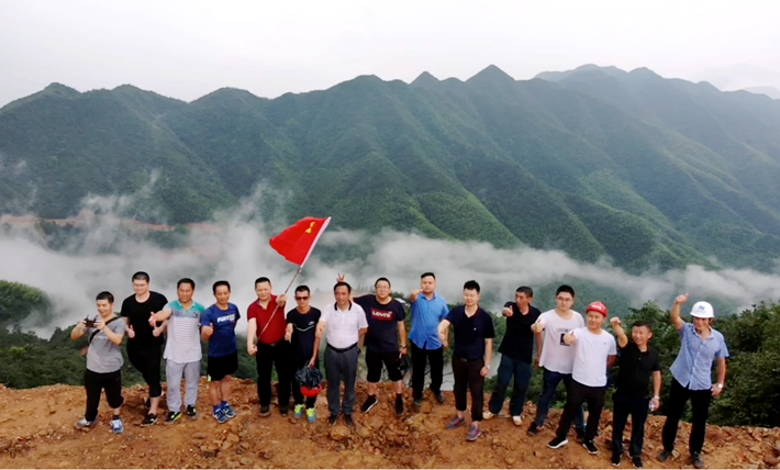 黨旗飄揚聚力量 黨建引領助發展