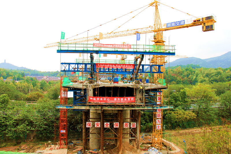 湘潭市委書記、市人大常委會主任曹炯芳蒞臨湘潭市岳塘區X157道路提質改造工程項目現場調研辦公