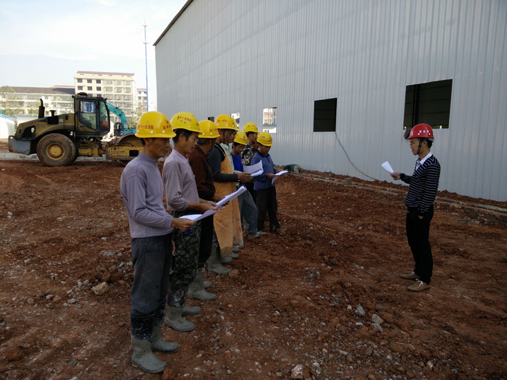 益婁高速第十一合同段開展農民工安全教育