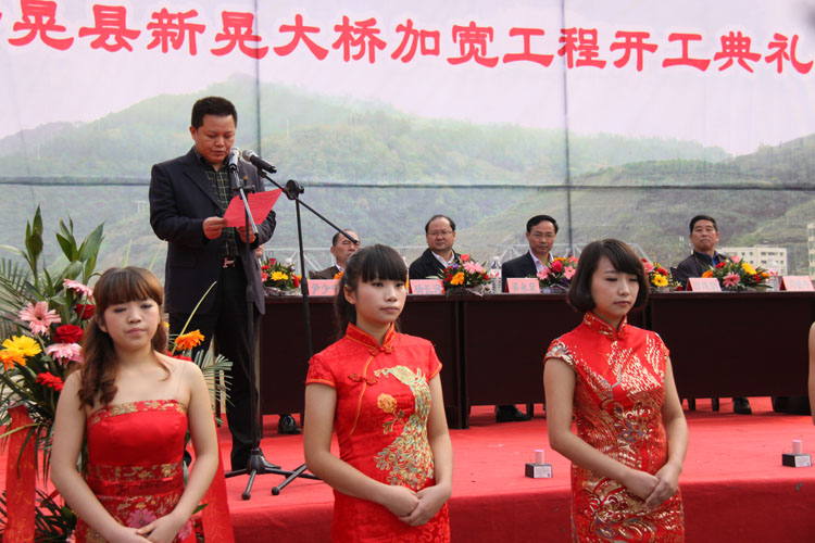 金橋競舞夜郎志，彩路騰飛侗鄉情