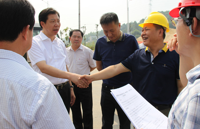 毛騰飛市長親臨株洲市銅塘灣至湘潭板塘鋪公路（株洲段）三期工程施工現(xiàn)場督查項(xiàng)目建設(shè)情況