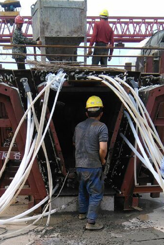 益婁14標順利迎來第一塊預制箱梁澆灌