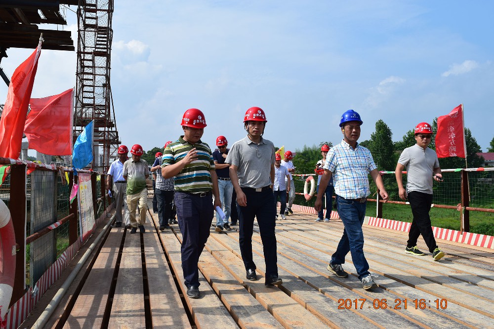 舒行鋼副廳長蒞臨益婁高速公路第十一合同段調研，視察工程進展