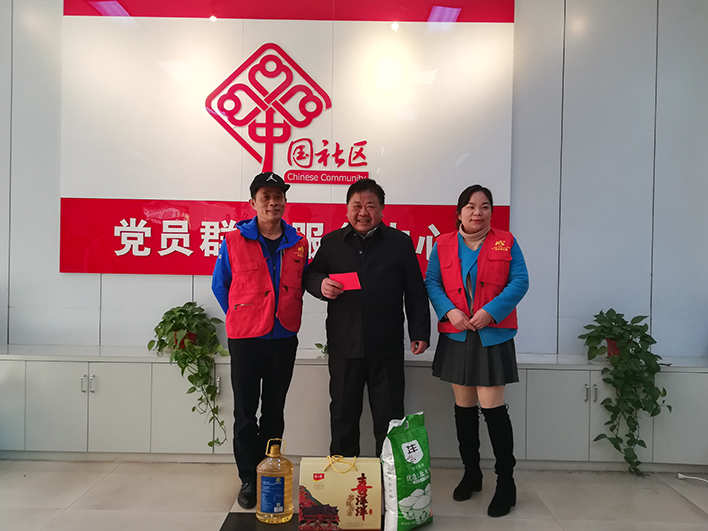 黨支部慰問小湖塘社區困難群眾