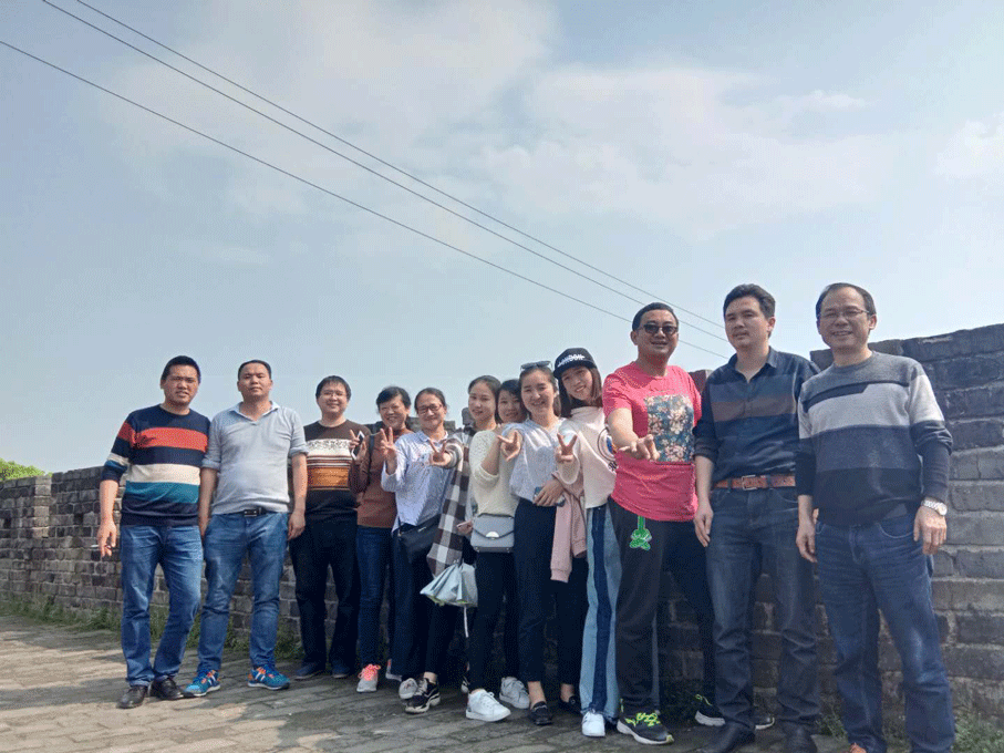 學習交流取真經          攜手同聚增情誼